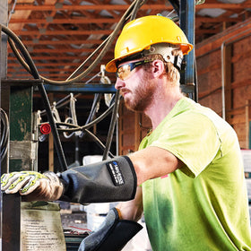 HexArmor MX250 provides 100% UV protection for sunny outdoor tasks.