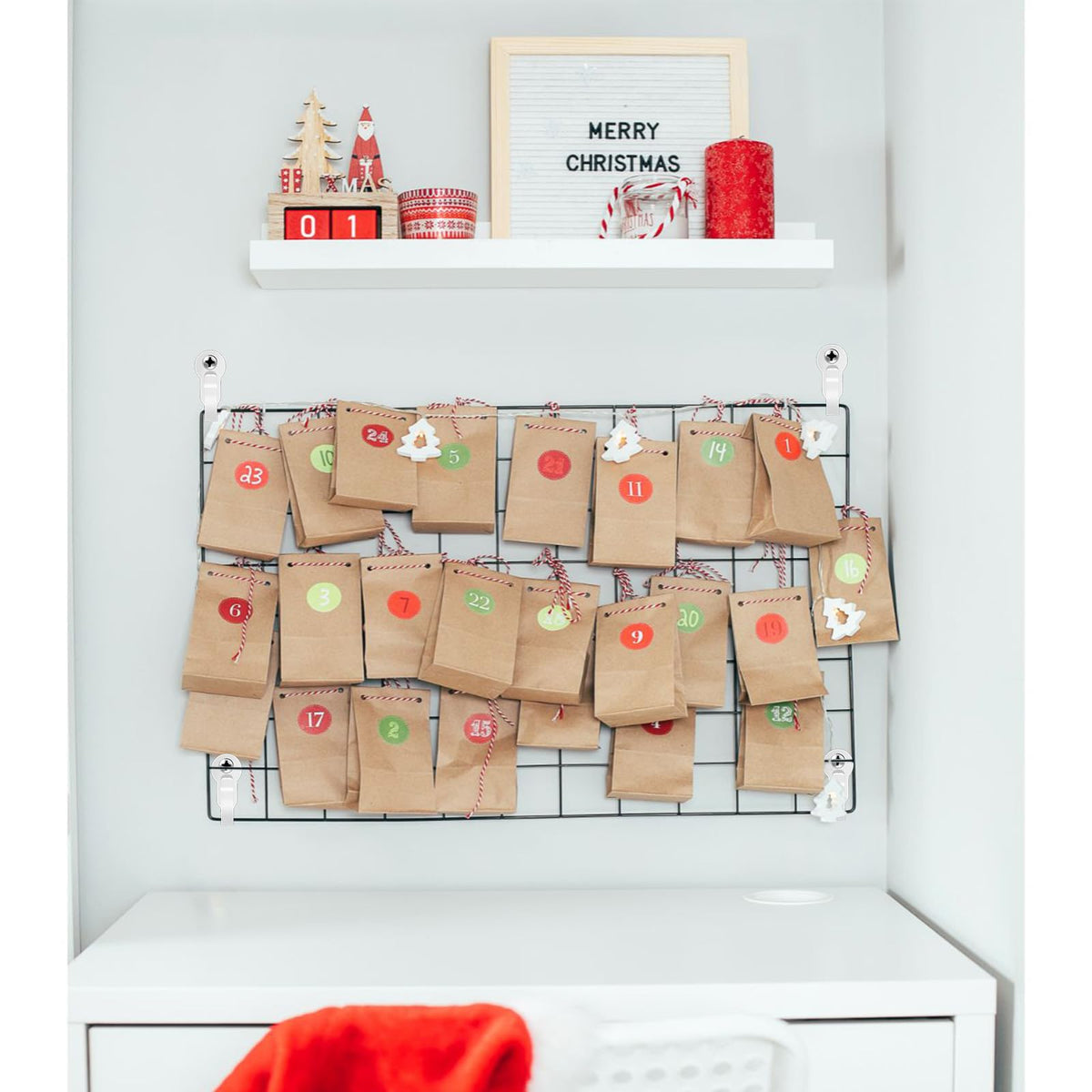 HiGift backyard decor hooks enabling easy seasonal decorating.