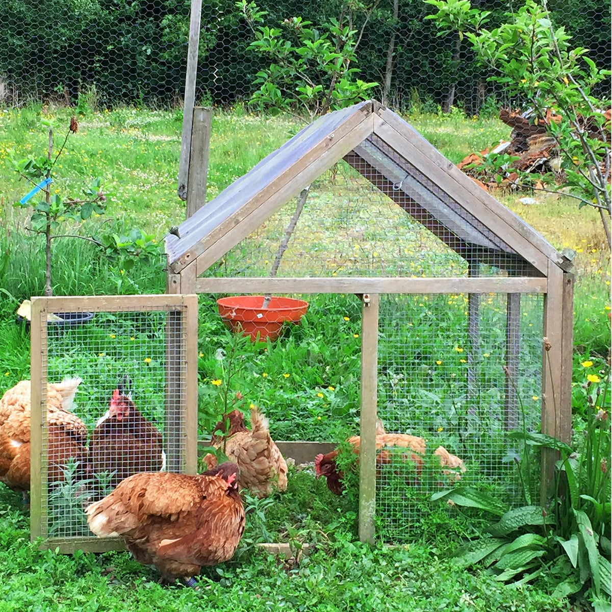 HIHADUUM galvanized finish hardware cloth adds outdoor durability.