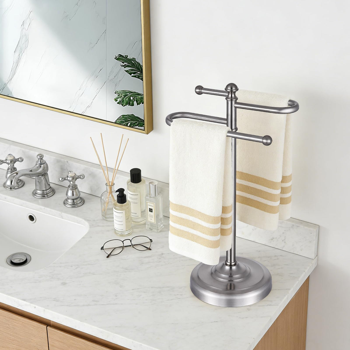 Non-slip pad on the bottom of Hioflyme stand protecting countertops