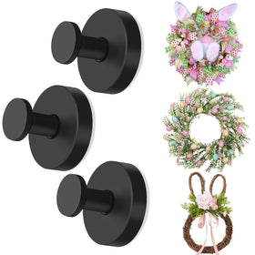 Hoiuter 3Pcs Suction Wreath Hangers on the front door, secure and drill-free.