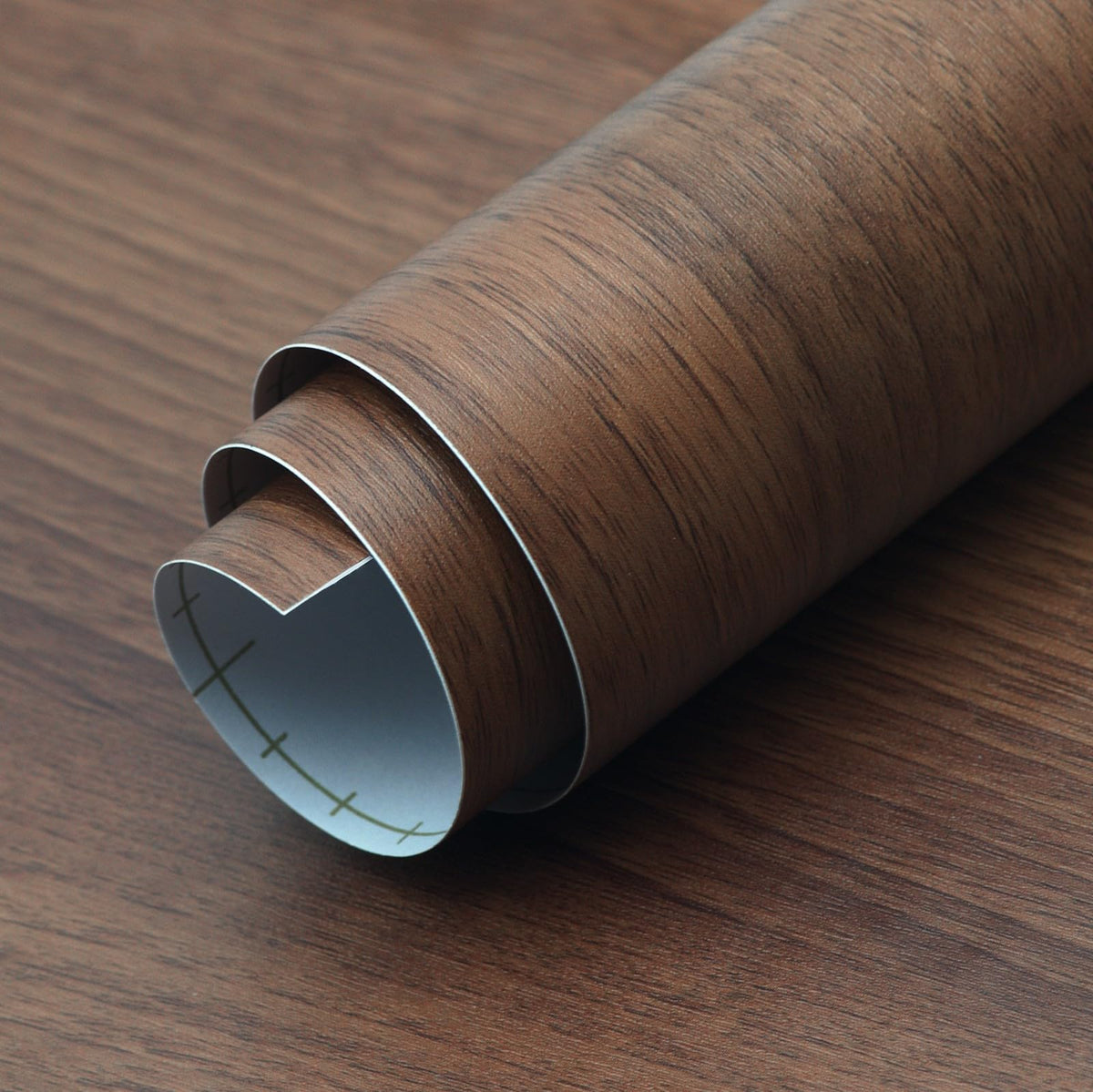 HOLOMEY bubble-free installation wallpaper in a clean setup