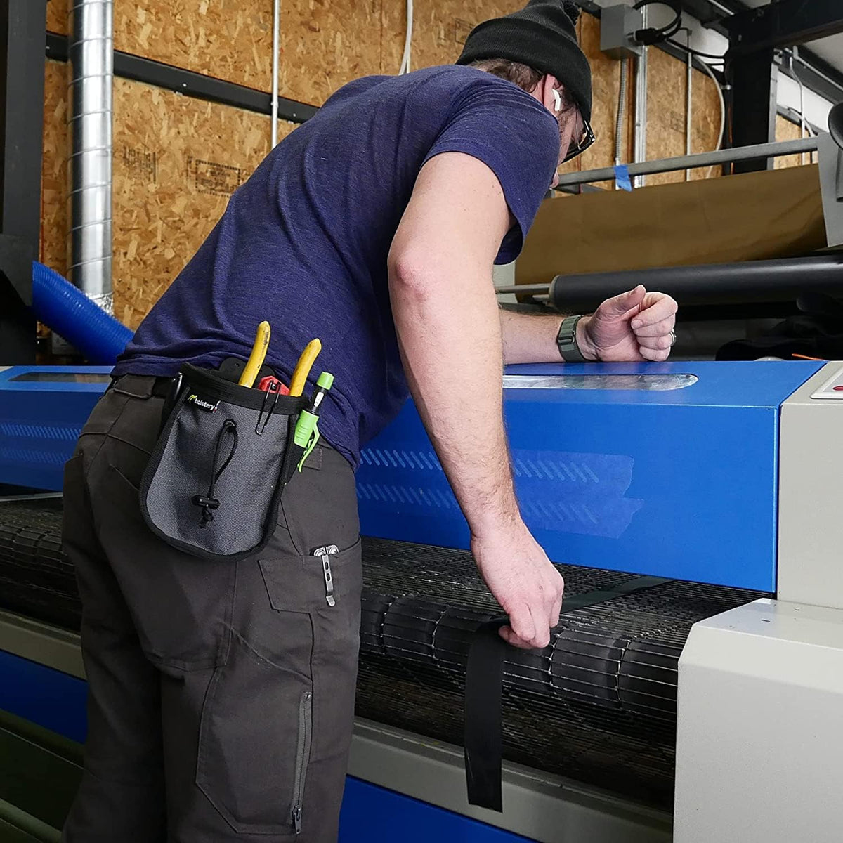 Joey Pouch Pro belt clip fits belts up to 1.75 inches for versatile attachment.