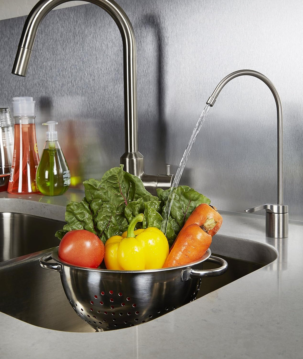 Home Master mineral-remineralization visual emphasizes calcium and magnesium enrichment in water