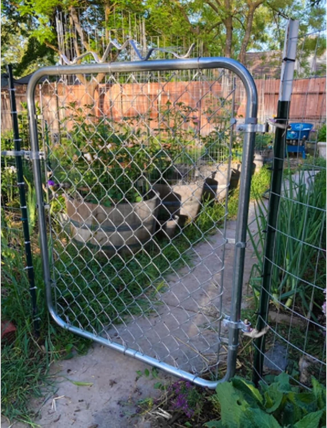 Homydom hinge pin in a quick-install setup for gates