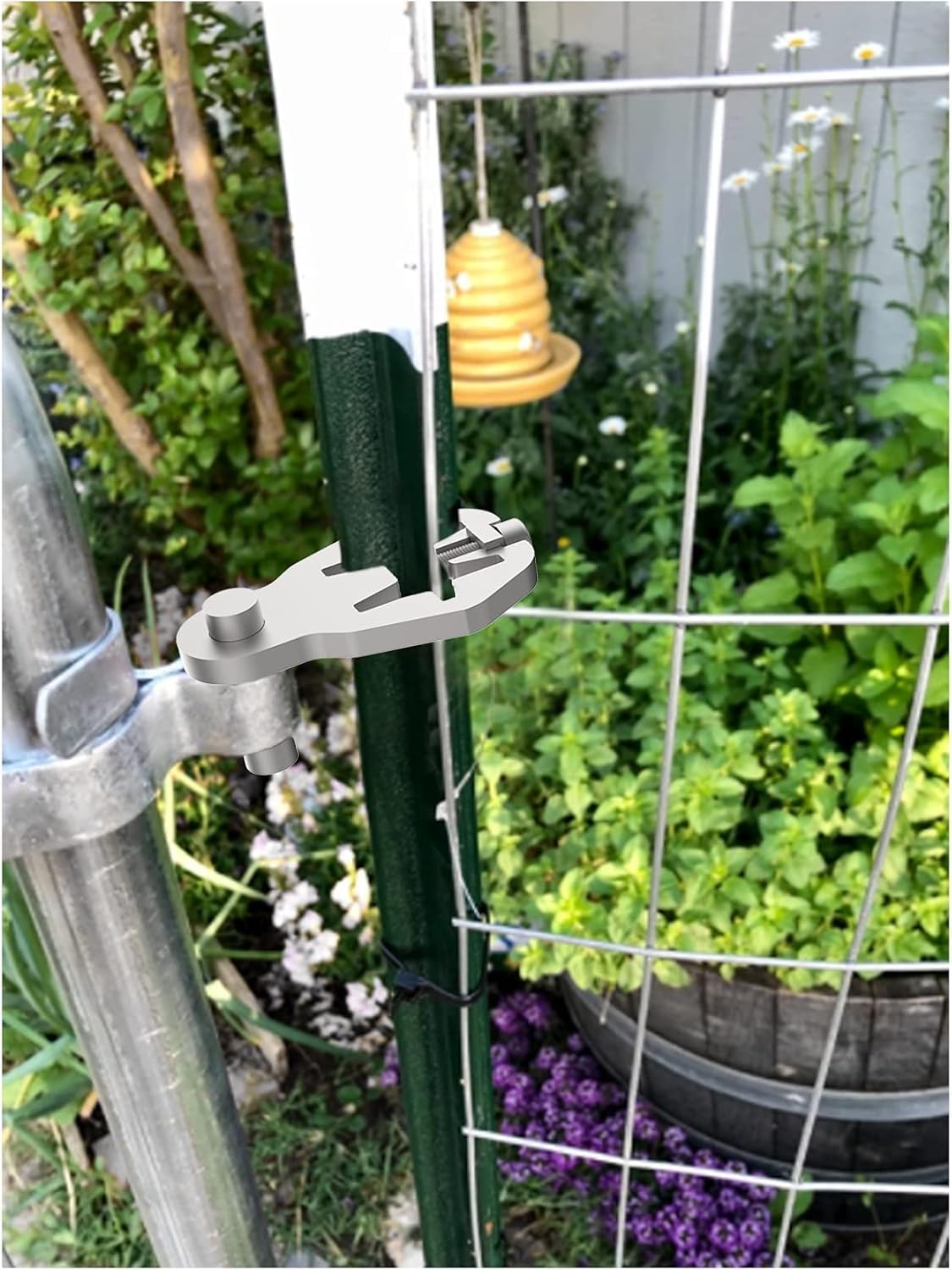 Homydom garden-use hinge pin enabling smooth operation on a farm fence
