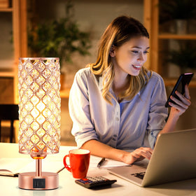 Compact nightstand lamp ready to assemble in minutes