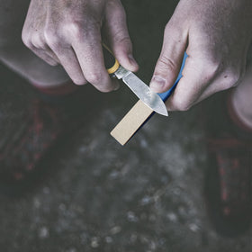Honoson wood chisels sharpen with diamond stones for precise bevels.