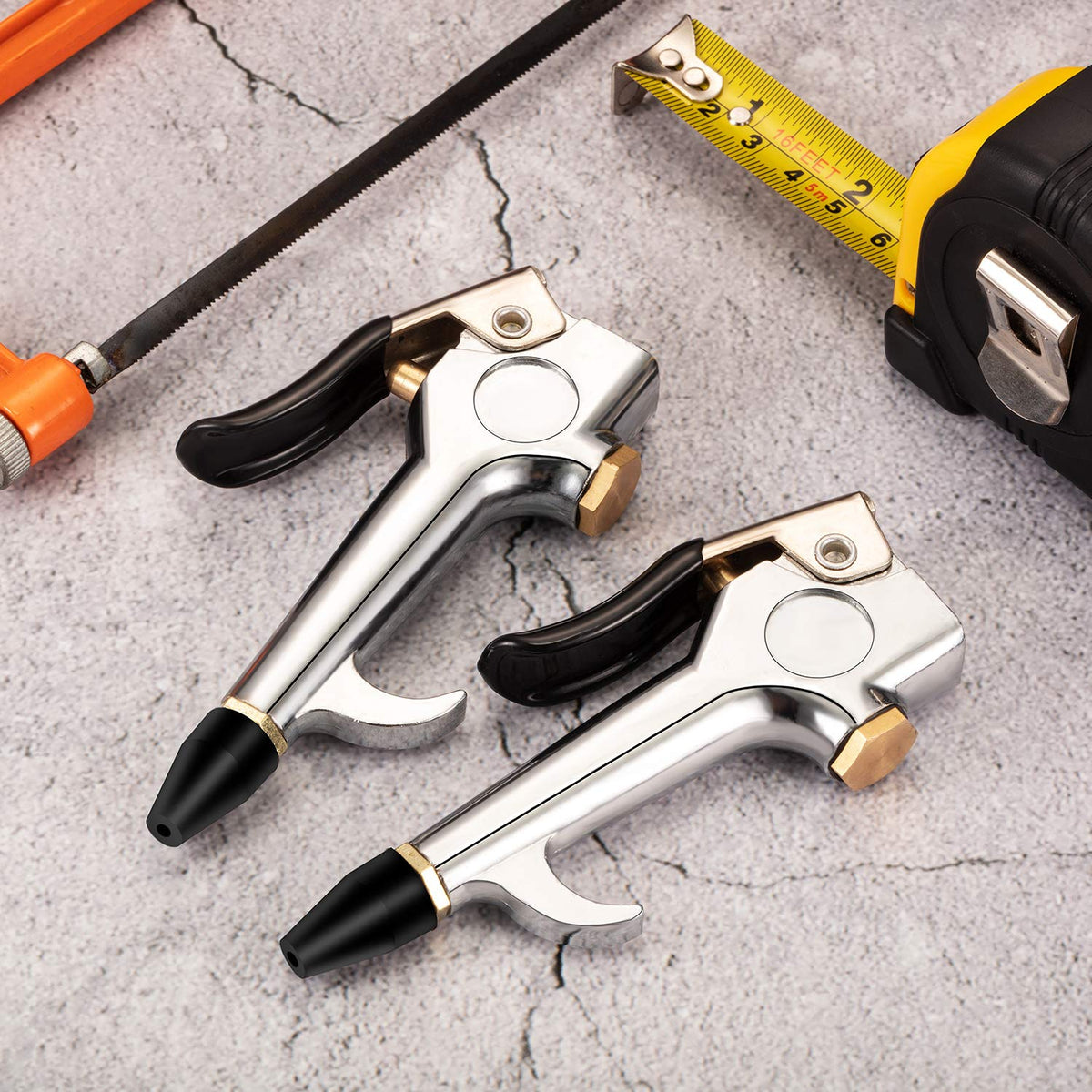 Honoson lever control makes it easy to vent and target hard-to-reach corners.