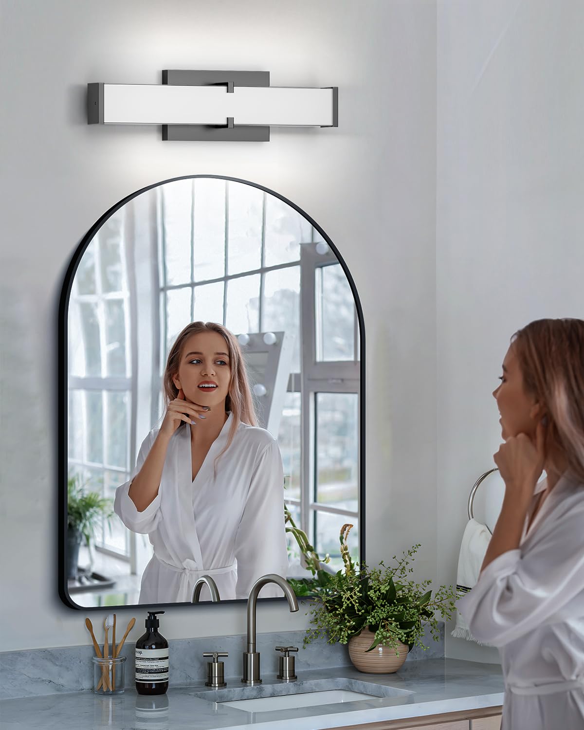 HOPAI ETL-certified bathroom light meets US wiring standards
