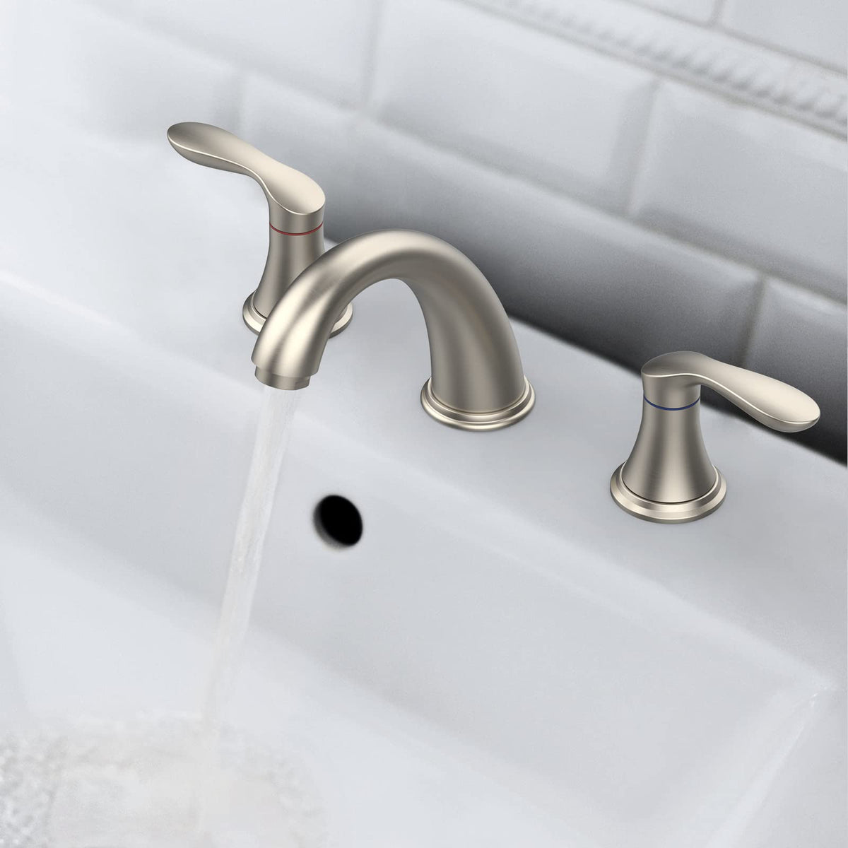 Hosslly fingerprint- and stain-resistant finish for easy cleaning.