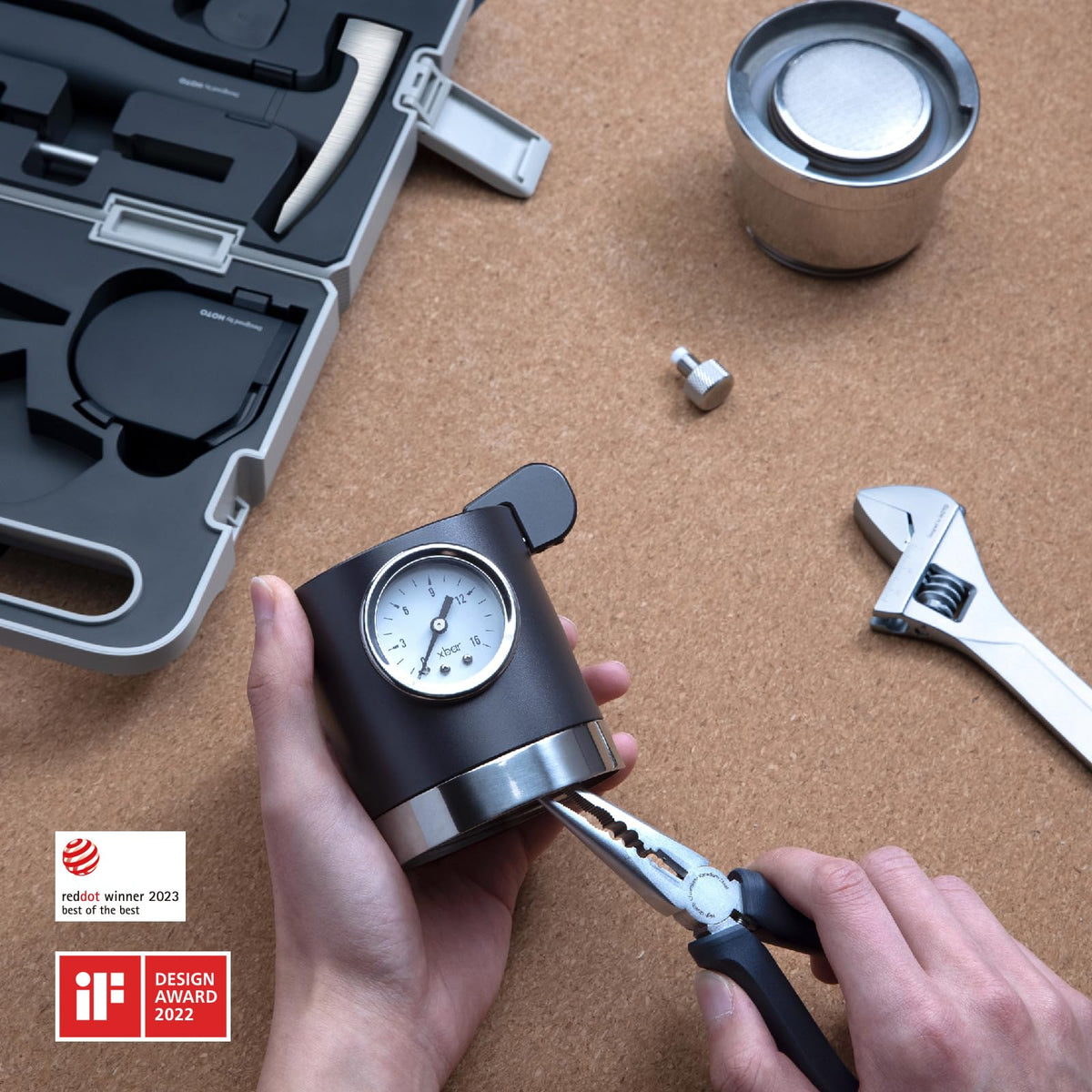HOTO screwdriver with magnetic bit holder for secure screw driving.