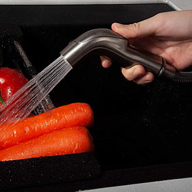 Houtingmaan thumb-trigger action enables one-handed, high-pressure cleaning