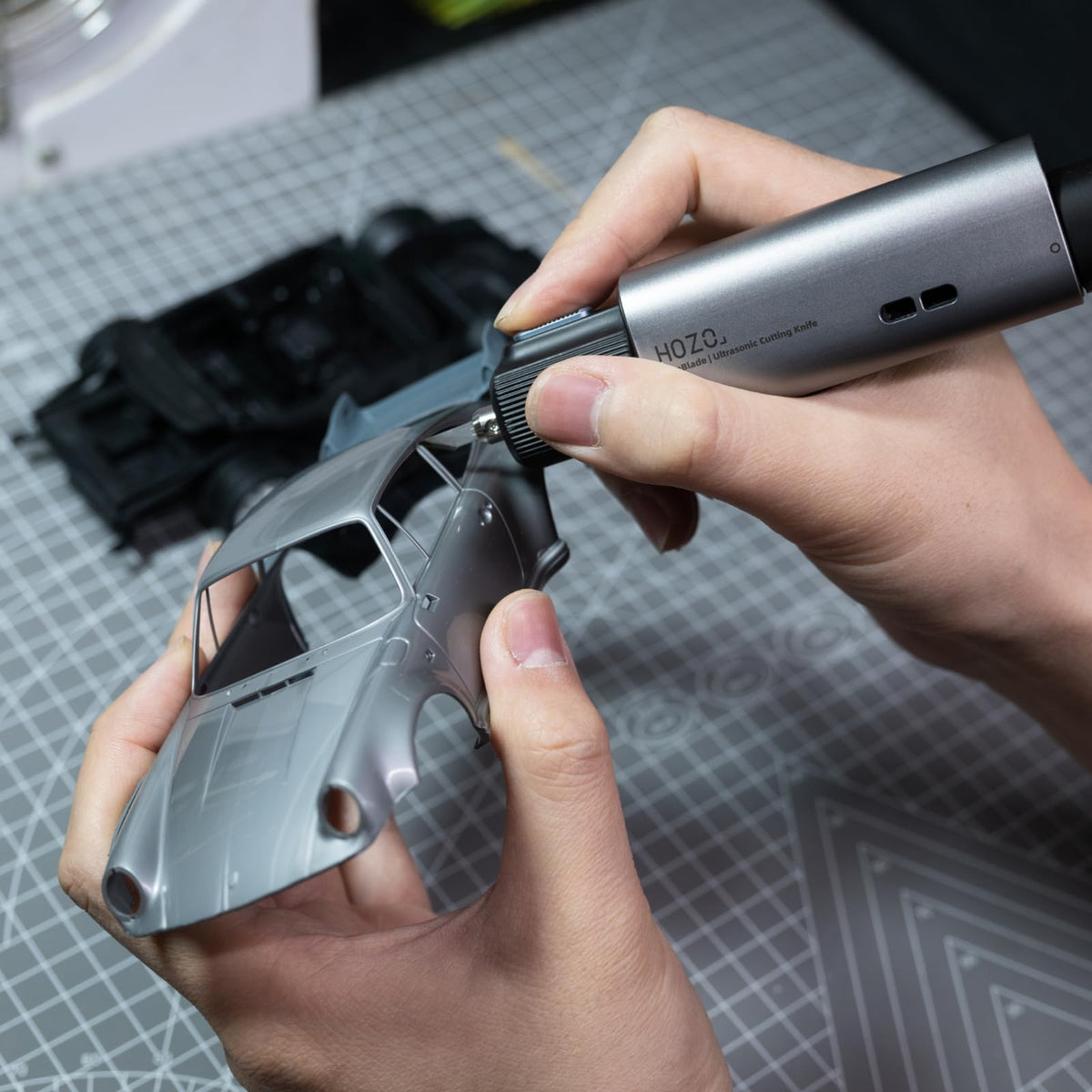 HOZO NeoBlade wireless handle with quick battery swap.