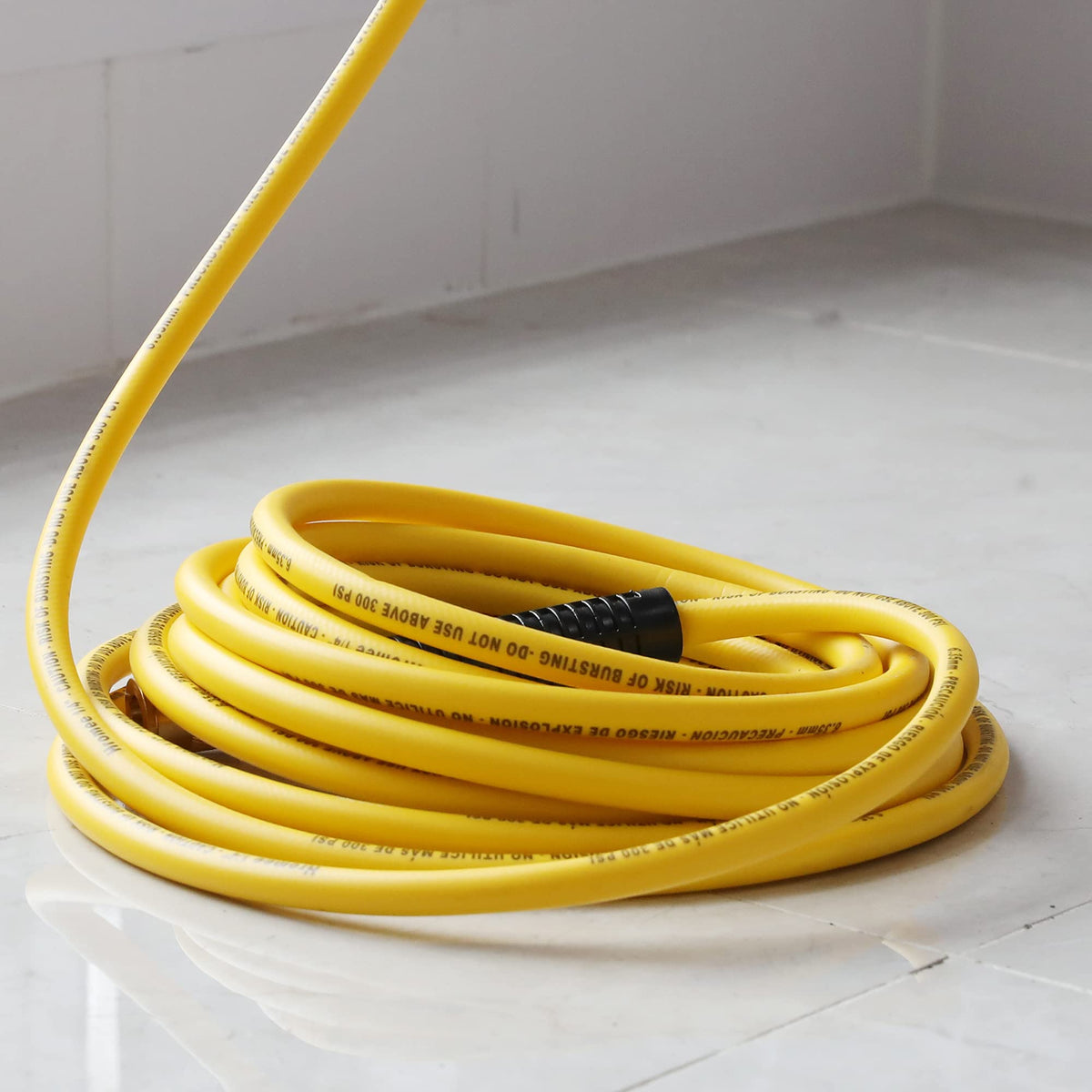 Hromee all-weather hose works in extreme temps for pro or DIY.