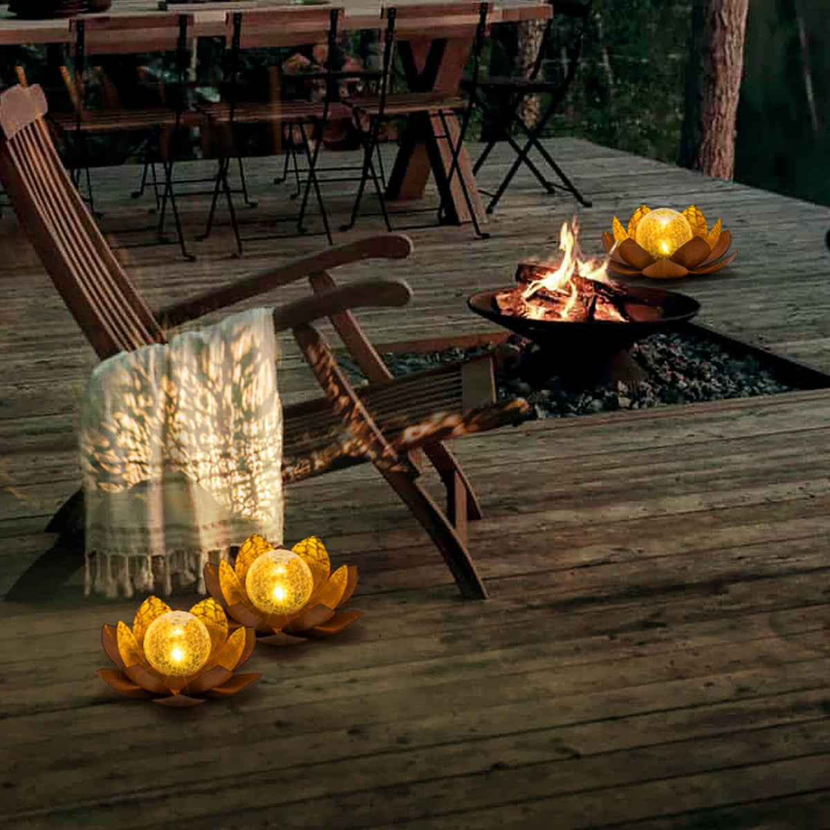 Huaxu Lotus Garden Light on-table setup gives instant outdoor ambiance.