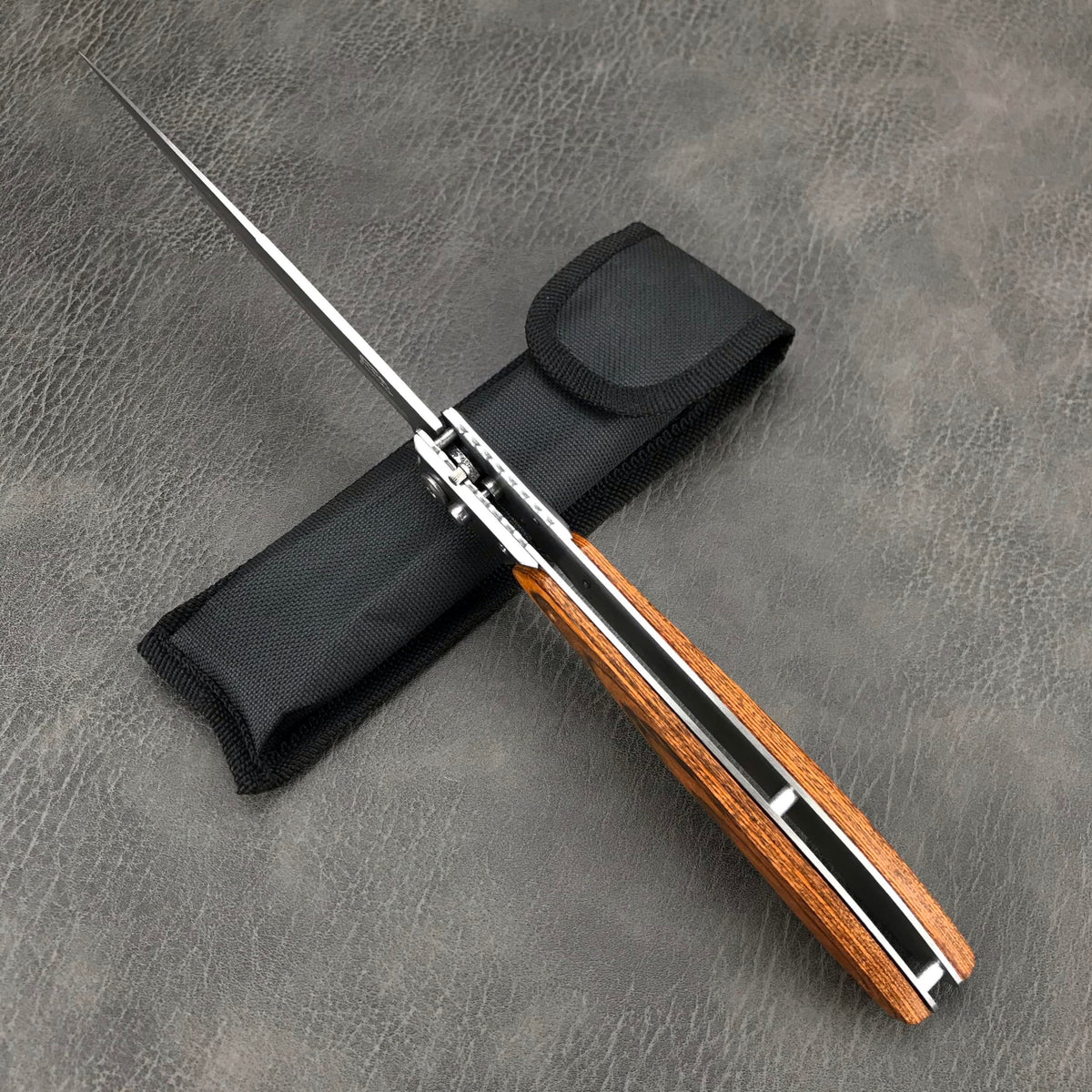HUAAO nylon sheath included for portable storage and quick access.