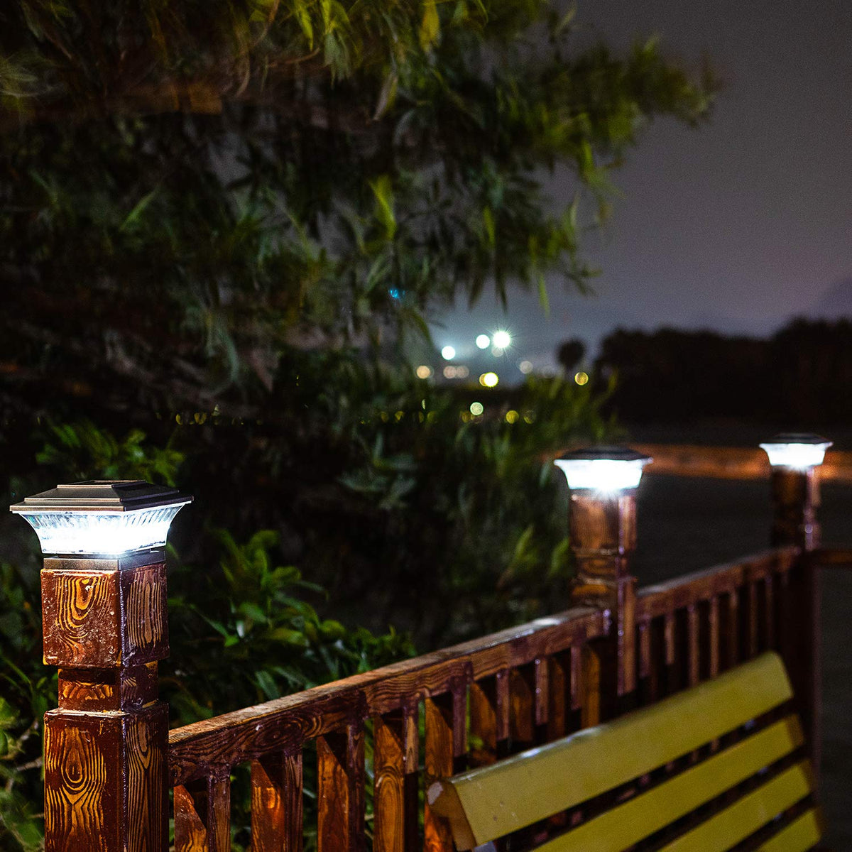 Close-up of warm white mode on HUYIENO solar post cap light.
