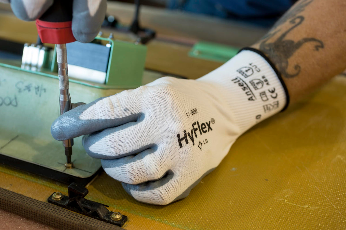 HyFlex 11-800 knit wrist cuff design for comfortable extended wear.