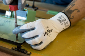 HyFlex 11-800 knit wrist cuff design for comfortable extended wear.