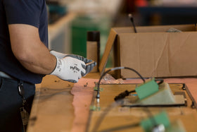 HyFlex 11-800 size 9 pack-12 ideal for automotive and machinery tasks.