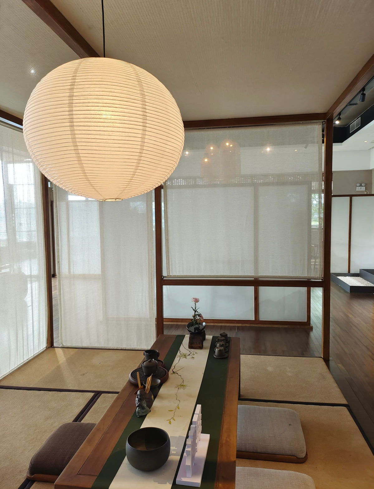 Hytsoeee white rice paper lampshade suitable for bedrooms and dining areas.