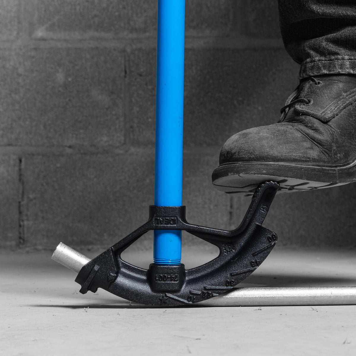 IDEAL durable construction conduit bender supports long professional use.