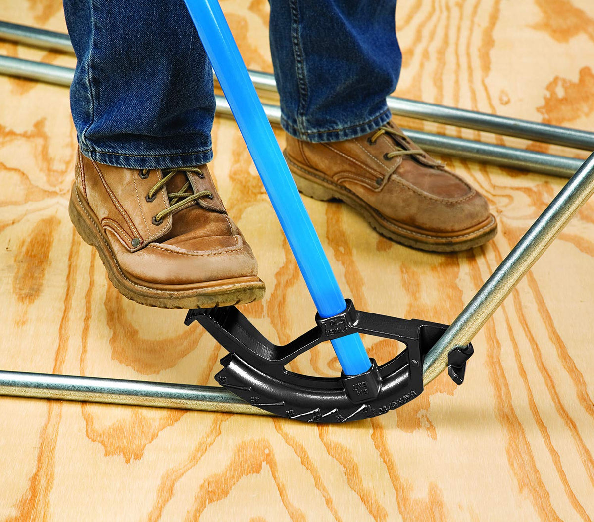IDEAL bender rim notch markings enable accurate 1-inch EMT angles.