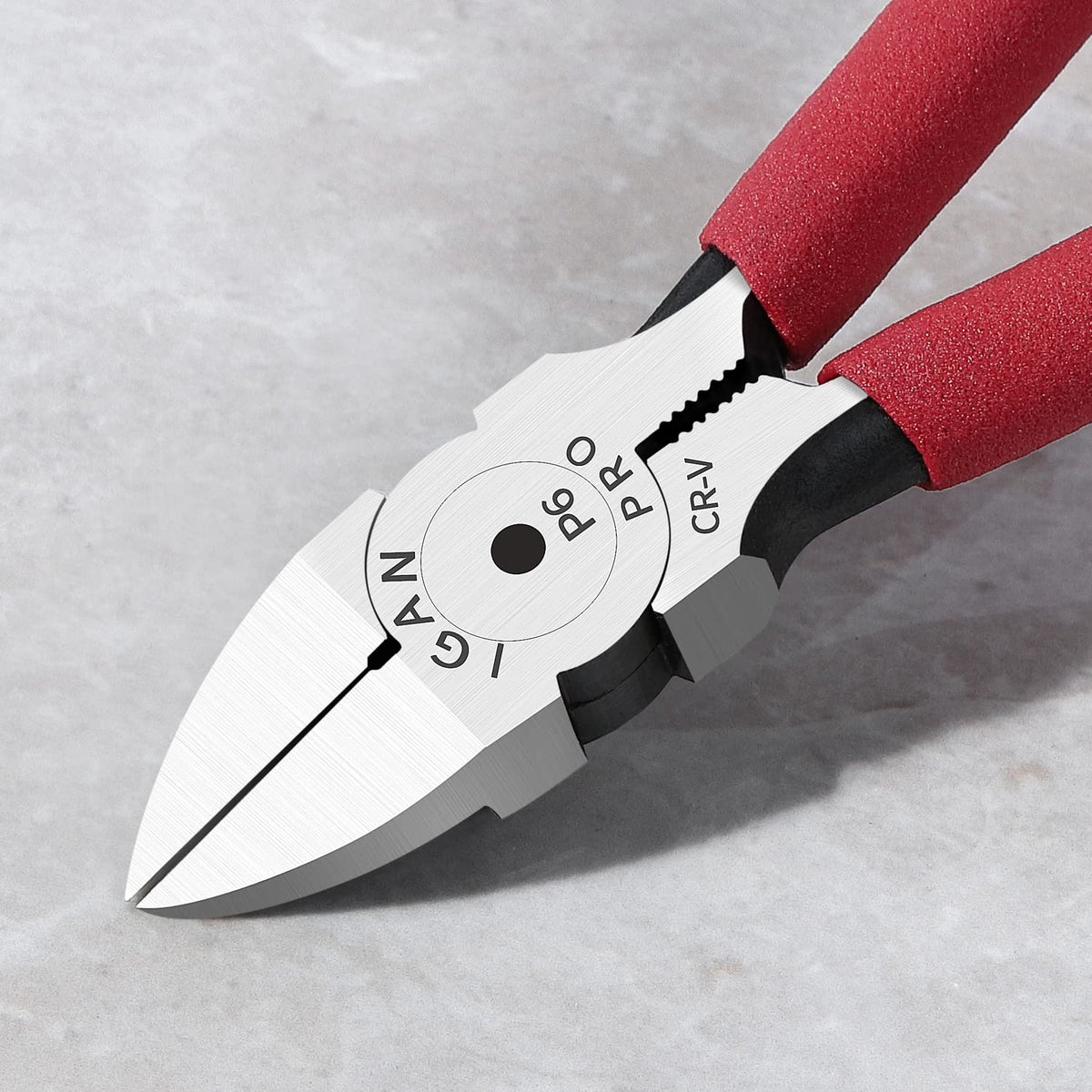IGAN P6 chrome-vanadium blades close-up emphasizing durability