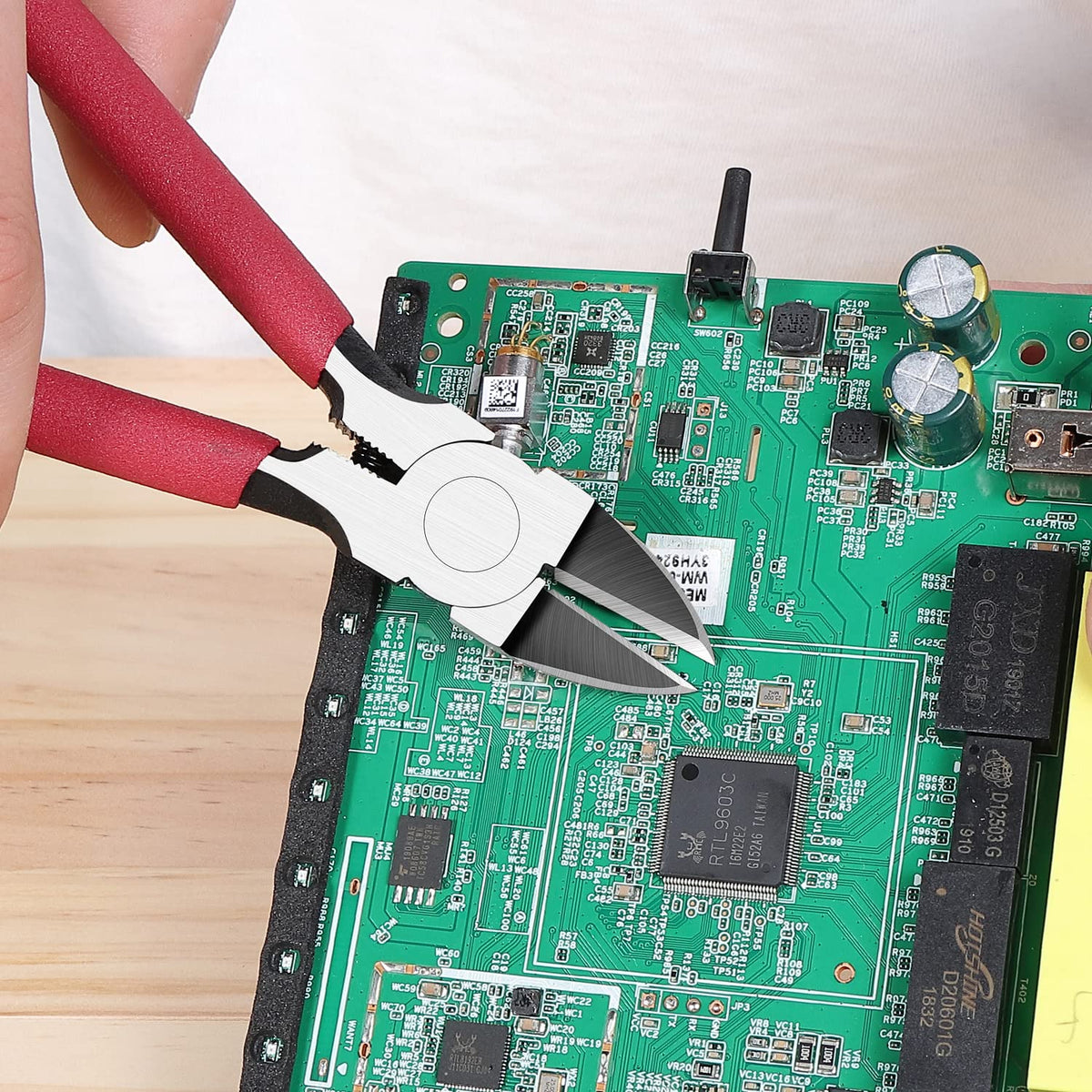 IGAN P6 flush-cut blades delivering smooth cuts for crafts