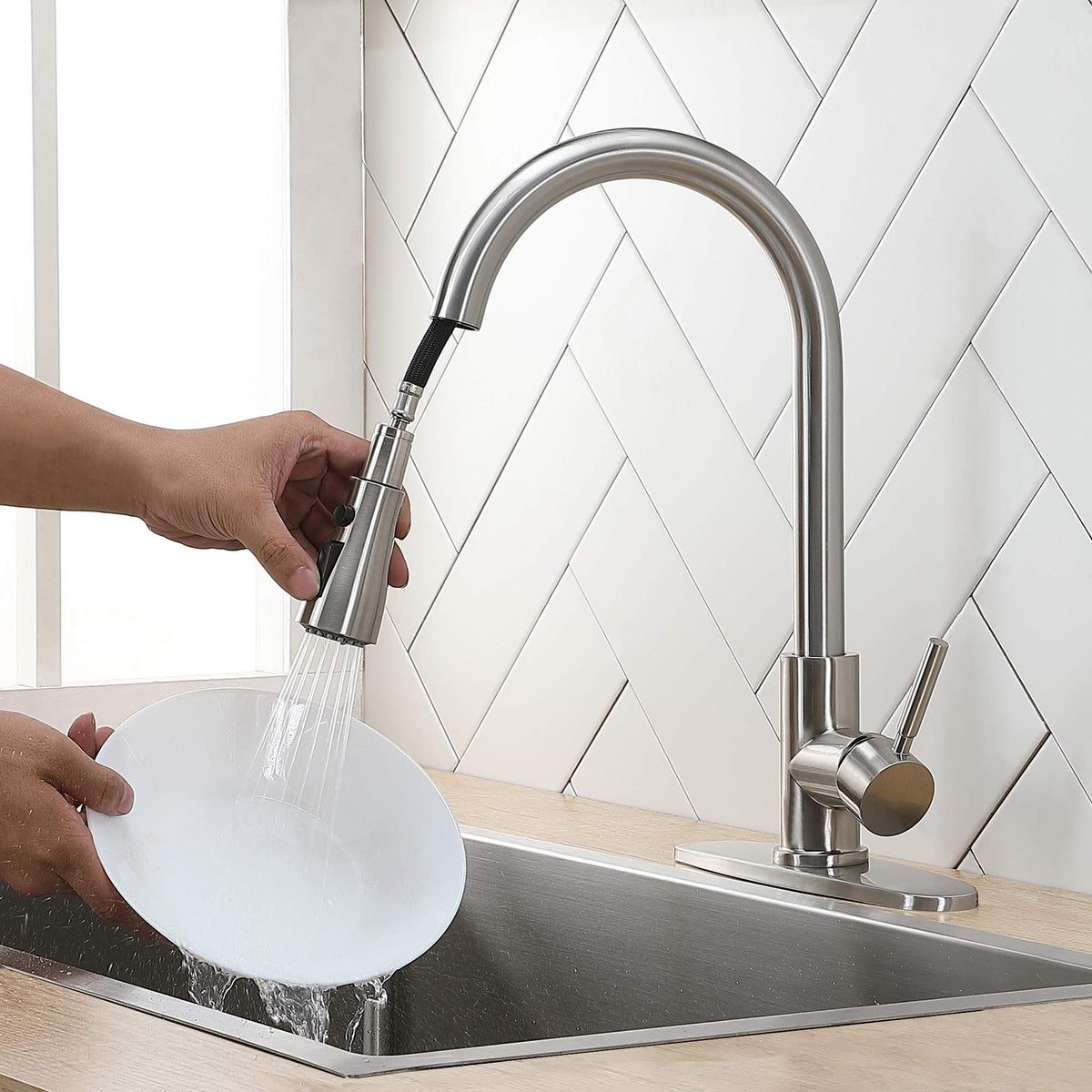 IKEBANA fits 1-hole or 3-hole sinks with optional escutcheon.
