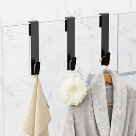 IMUMU two-pack solution keeps towels and accessories within arm’s reach.