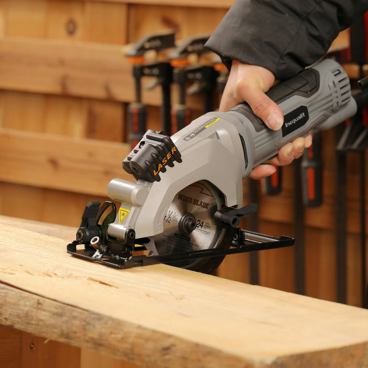 Inequalit kit includes blades, wrench, rip guide, vacuum adaptor and manual.