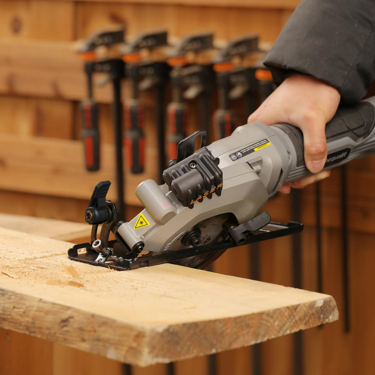 Inequalit rip guide assists controlled straight ripping cuts.