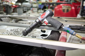 Ingersoll Rand 135MAXK compact build suits professional shops and DIY projects.