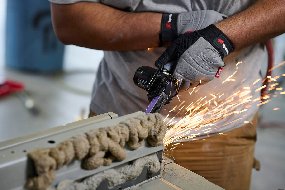 Ingersoll Rand 360-418 tool-free belt change in use