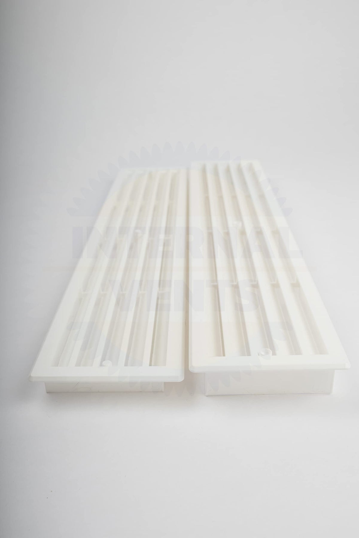 Internal Vents two-sided grille helps prevent doors from slamming