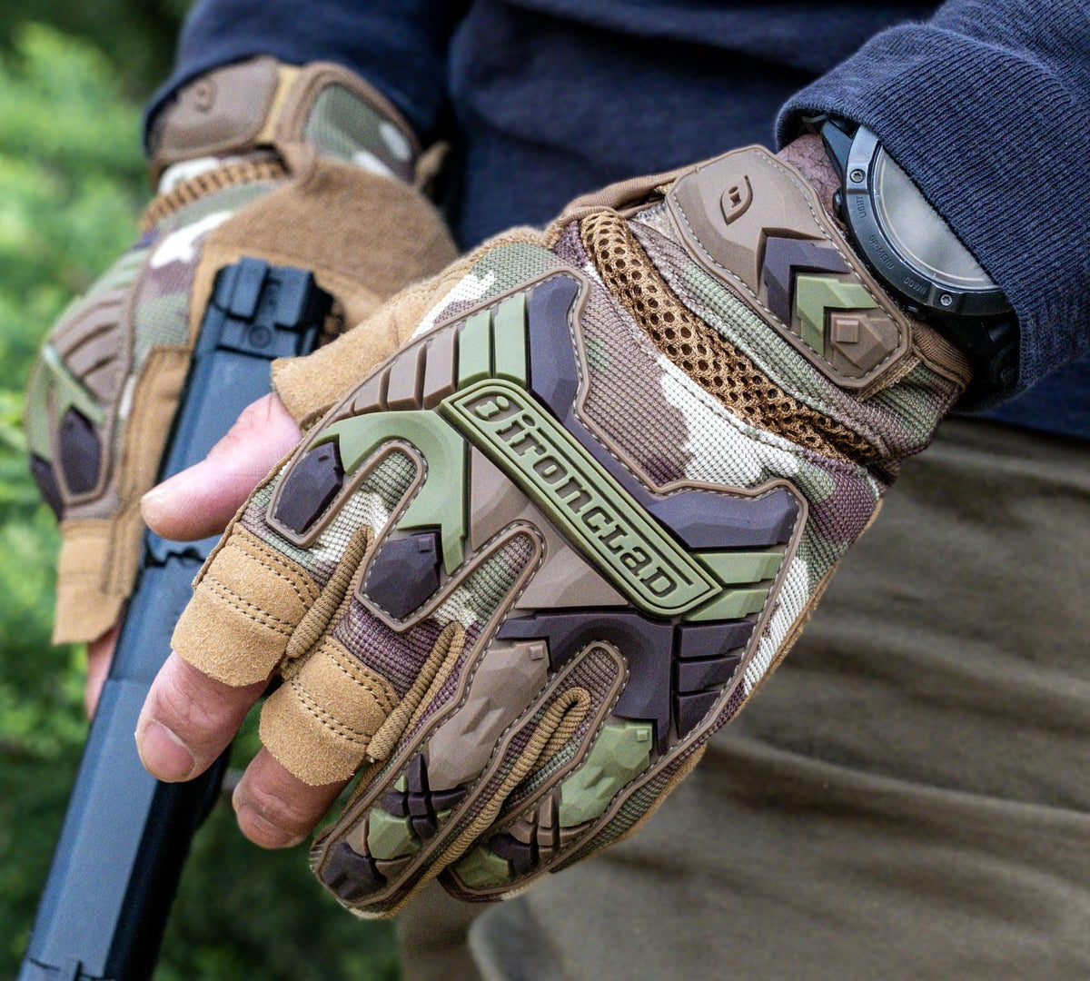 Ironclad EXOT-FRICAM-04-L exposed fingers for precise tactile control.
