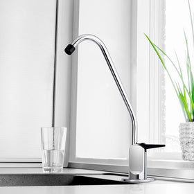 Ispring GB1 chrome RO faucet installation view showing easy fit