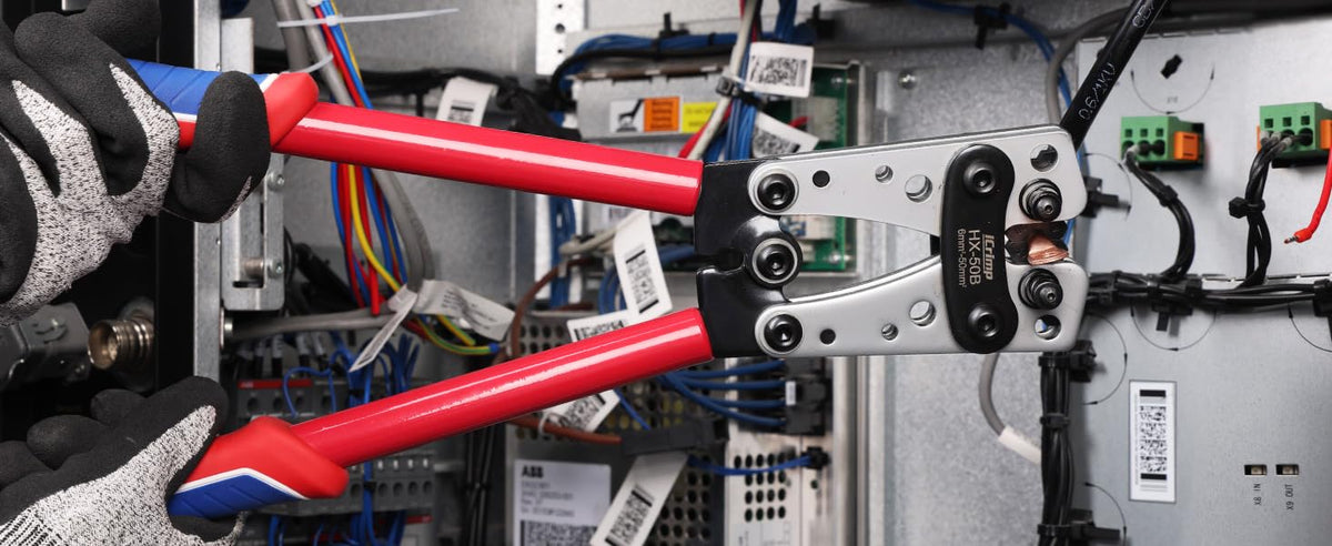 IWISS iCrimp spring-loaded locking pin keeps dies aligned for quick setup.
