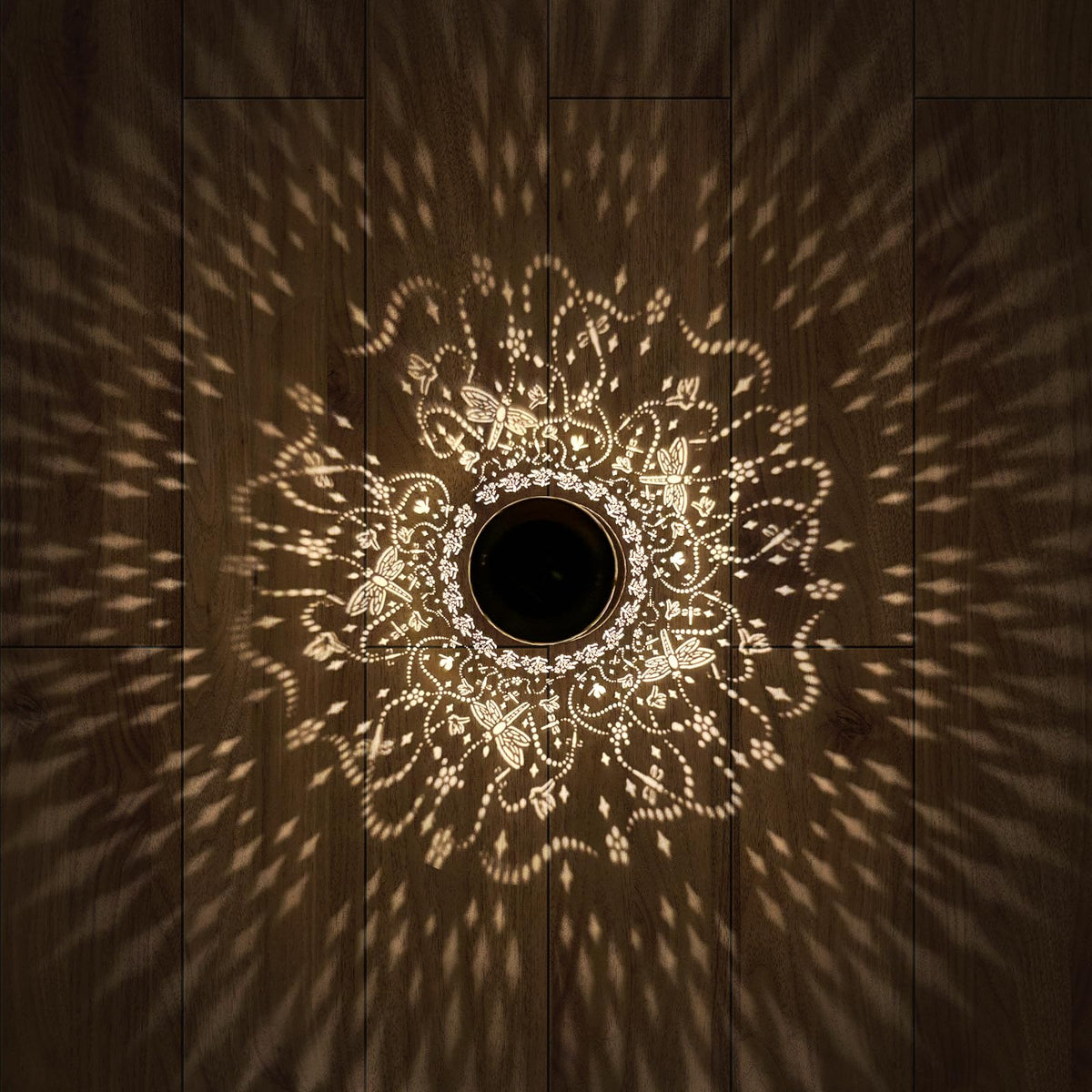 IYEZIGI solar garden light ideal gift for mom or friend.