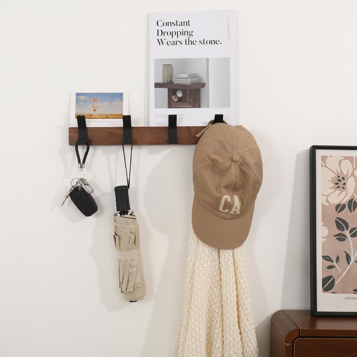 Jadorn 45-degree angle design coat hooks prevent items from slipping off.