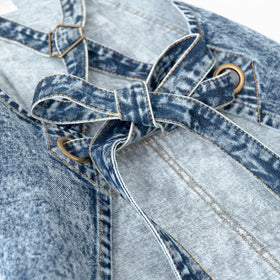 Jeanerlor tool-pocketed apron close-up shows sturdy edges