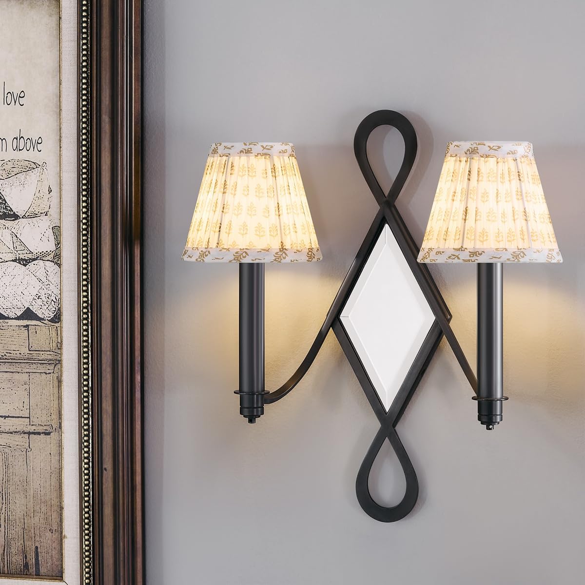 JIAOGEPENGYOU clip-on shade designed for candle bulb compatibility