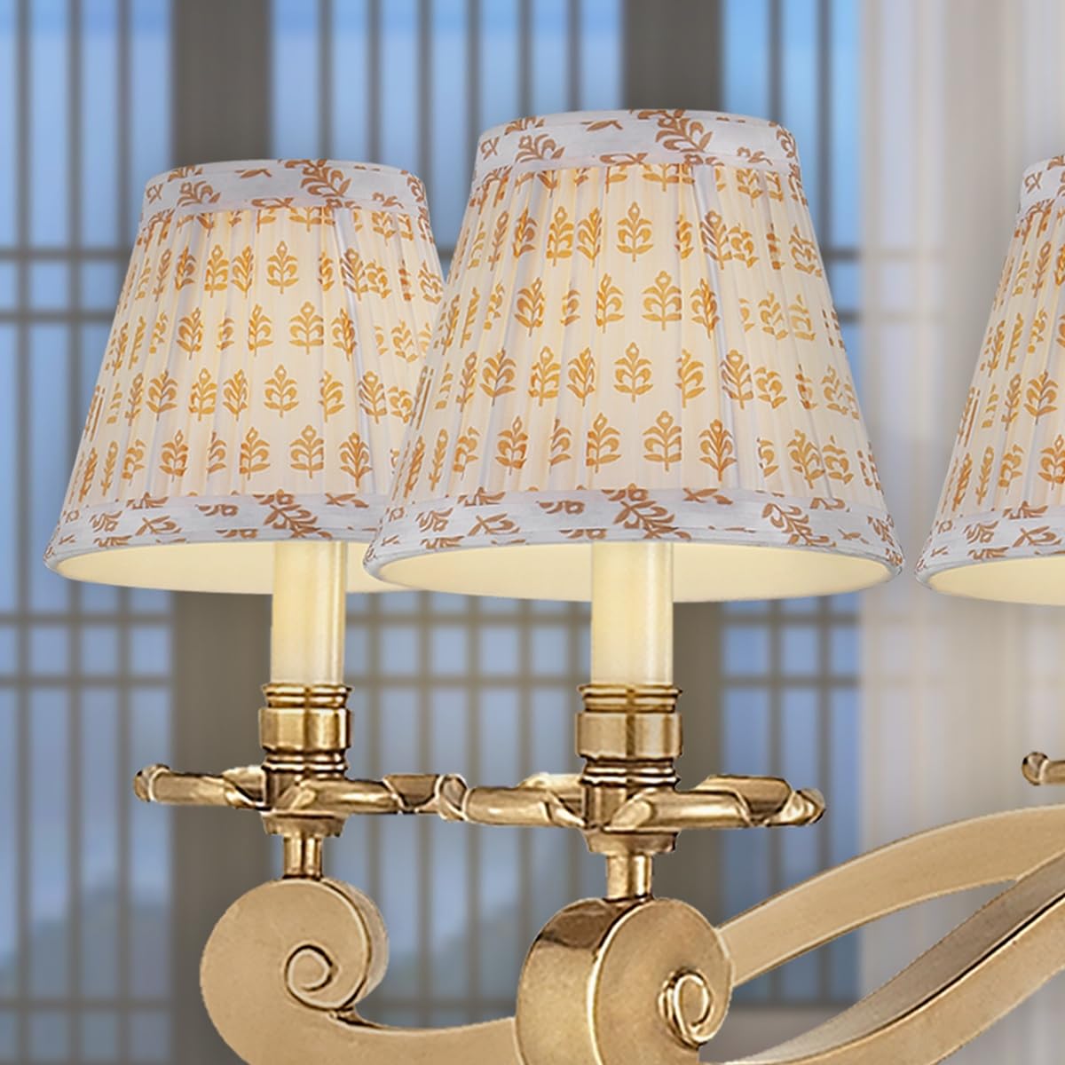 JIAOGEPENGYOU mini lampshade clip-on fits candle bulbs with three-inch top and five-inch bottom