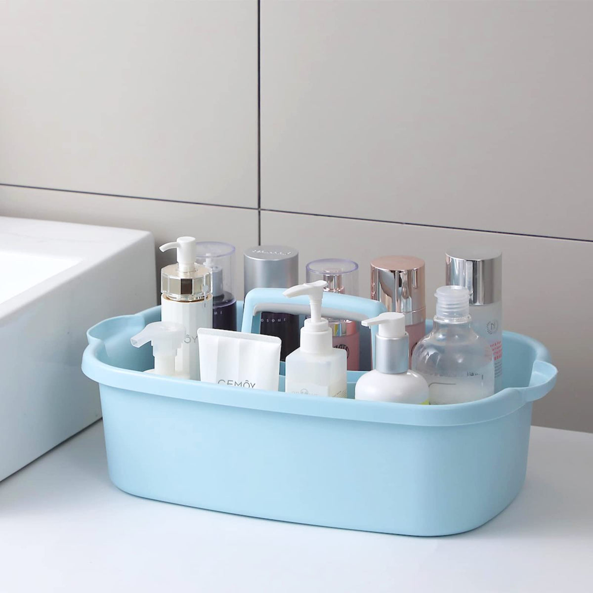 JiatuA cleaning supply caddy organizes bottles, towels, and tools