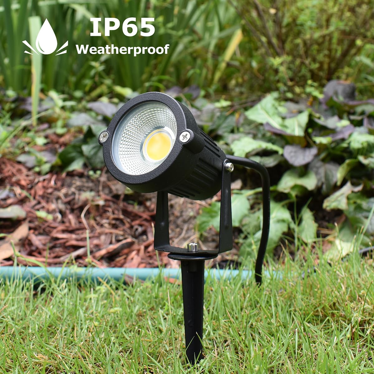 J.LUMI GSS6005 garden-path illumination directing light along a pathway