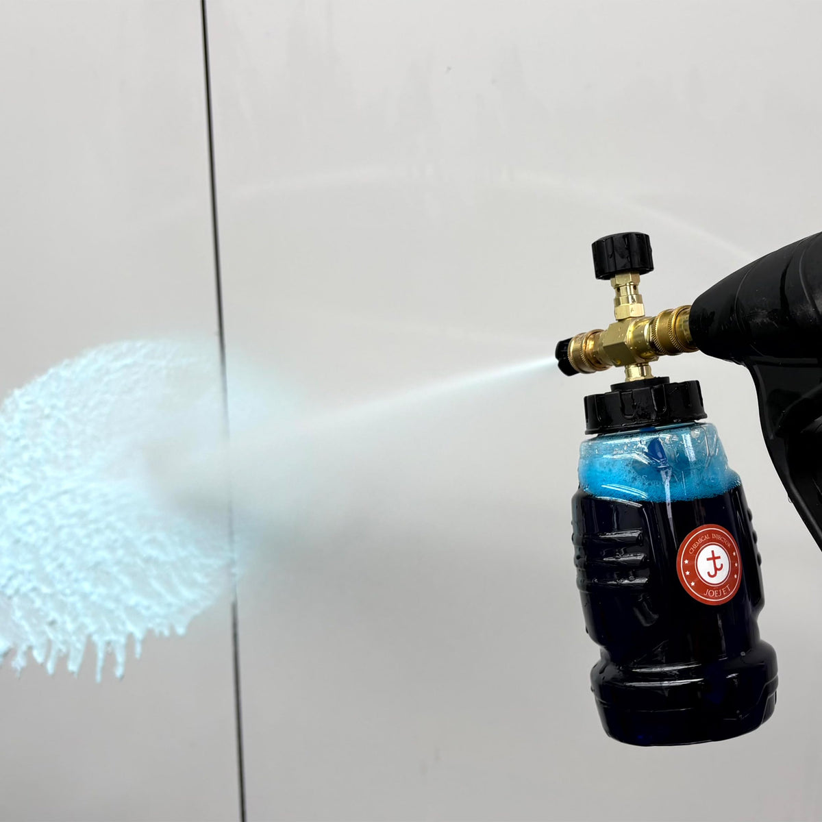 JOEJET injector in use applies soap to vehicles with controlled mixing for thorough cleaning.