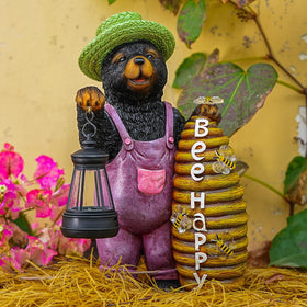 Joint Honglin beehive detail enhances playful garden accents.