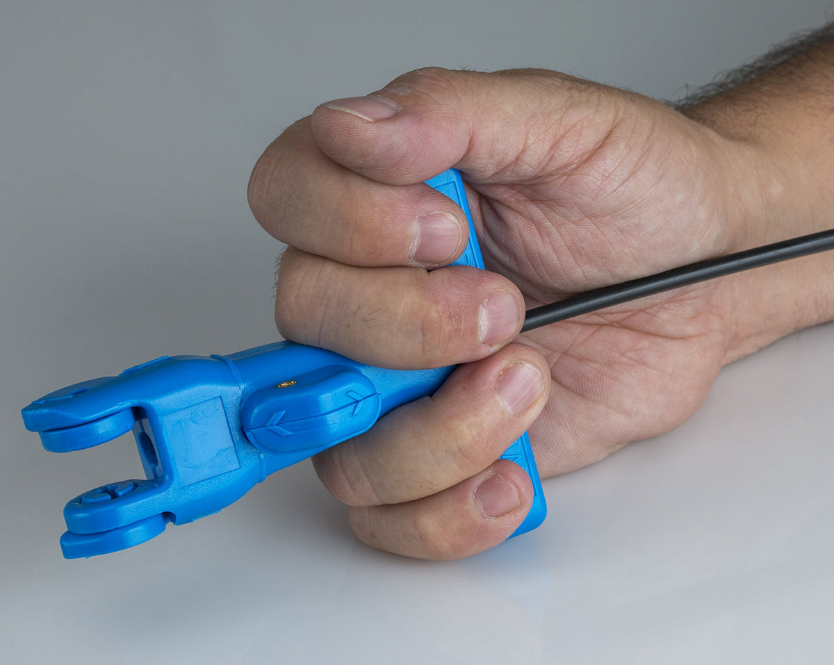 Jonard Tools FOD-2000 compact blue tool suits field techs on FTTH jobs.